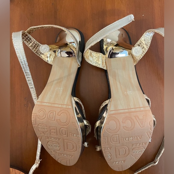 NWOT Korean brand Chuanc MC1 gold heels - Picture 5 of 8
